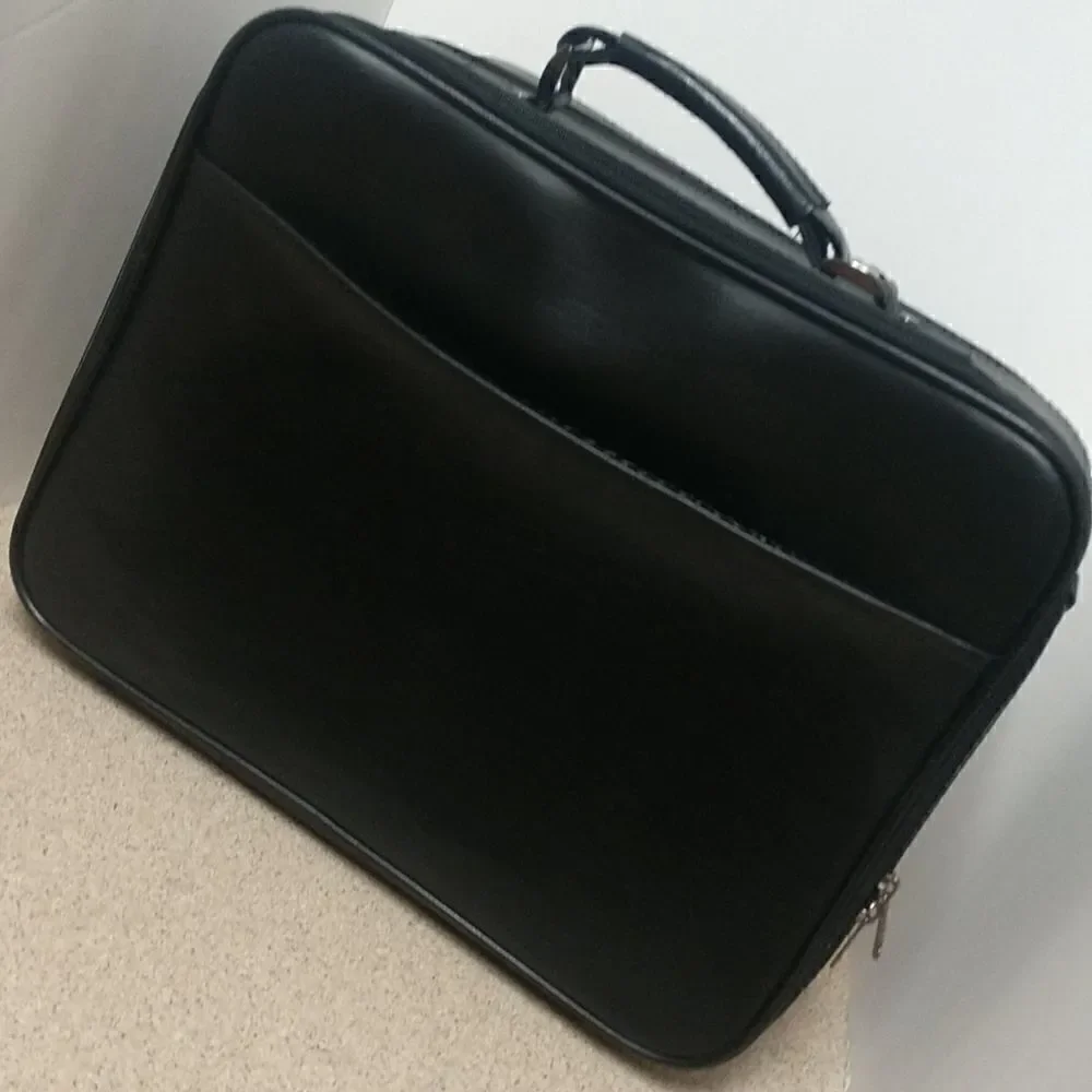 .Samsonite Vinyl Laptop Carry on